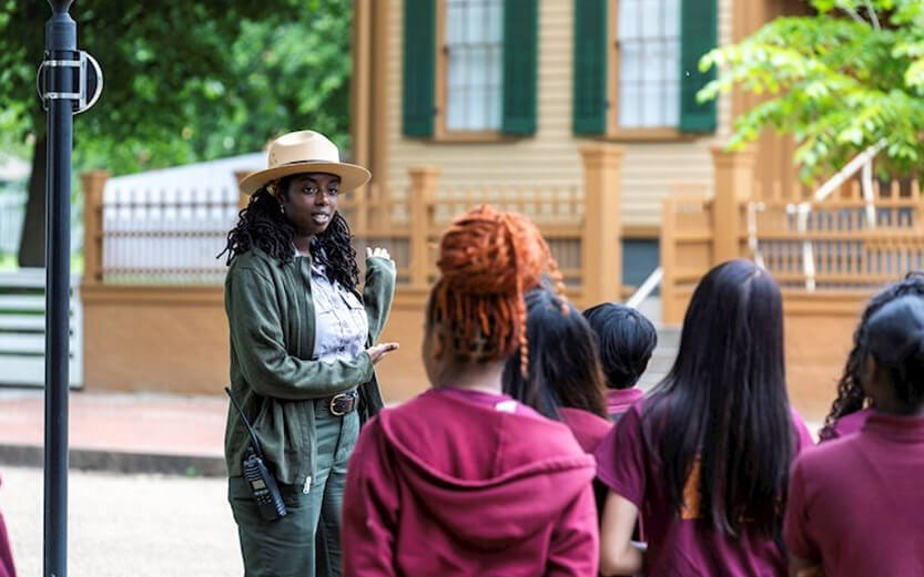 a tour guide with a group of students at the Lincoln house in Springfield, IL