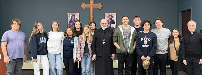 an group photo of seminary students with two of their teachers